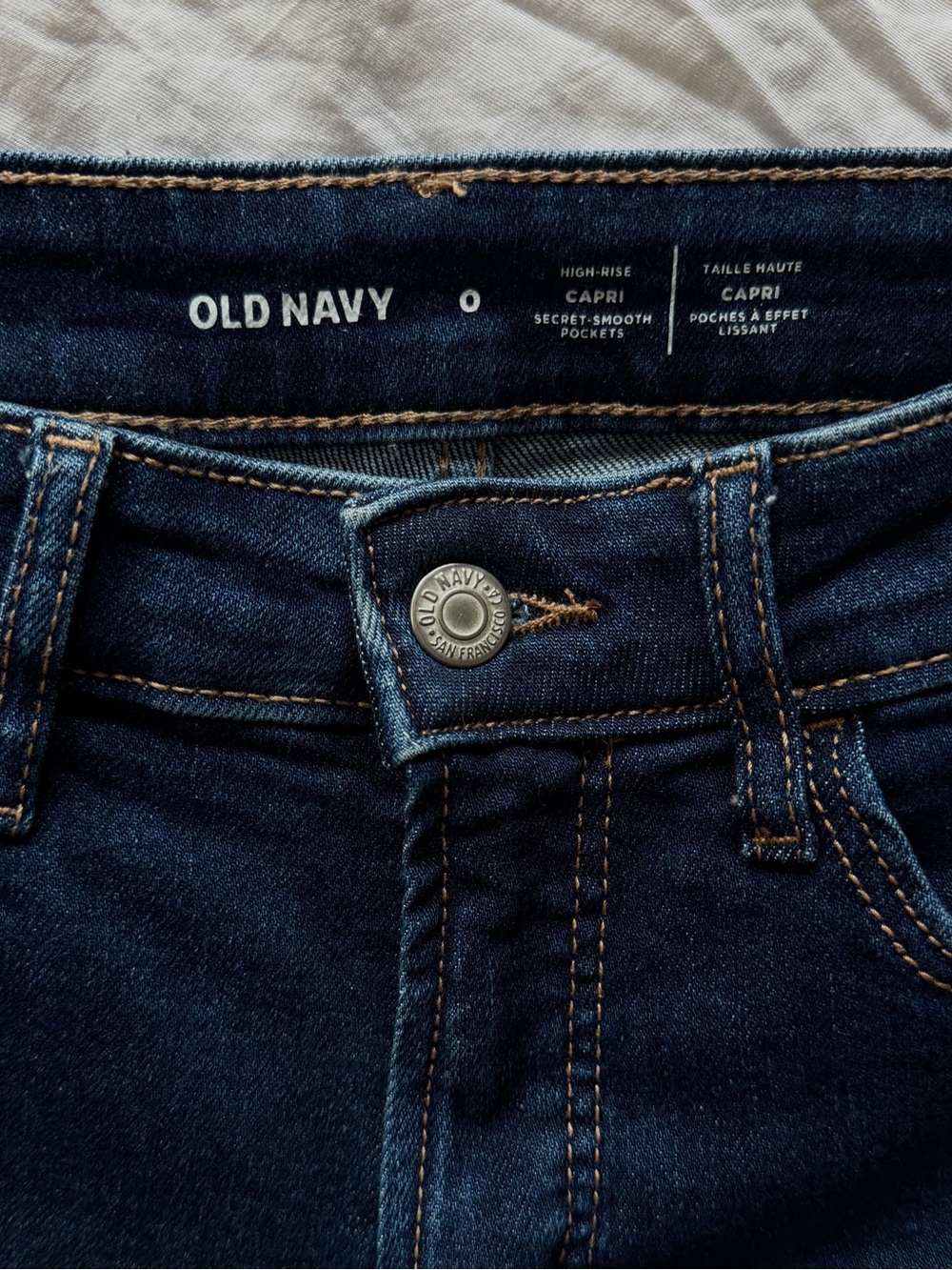 💙Old Navy // High Rise Capri💙 - Picture 3 of 6